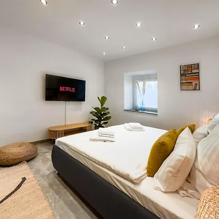 Modern Und Gemuetlich Center Kongress דירה